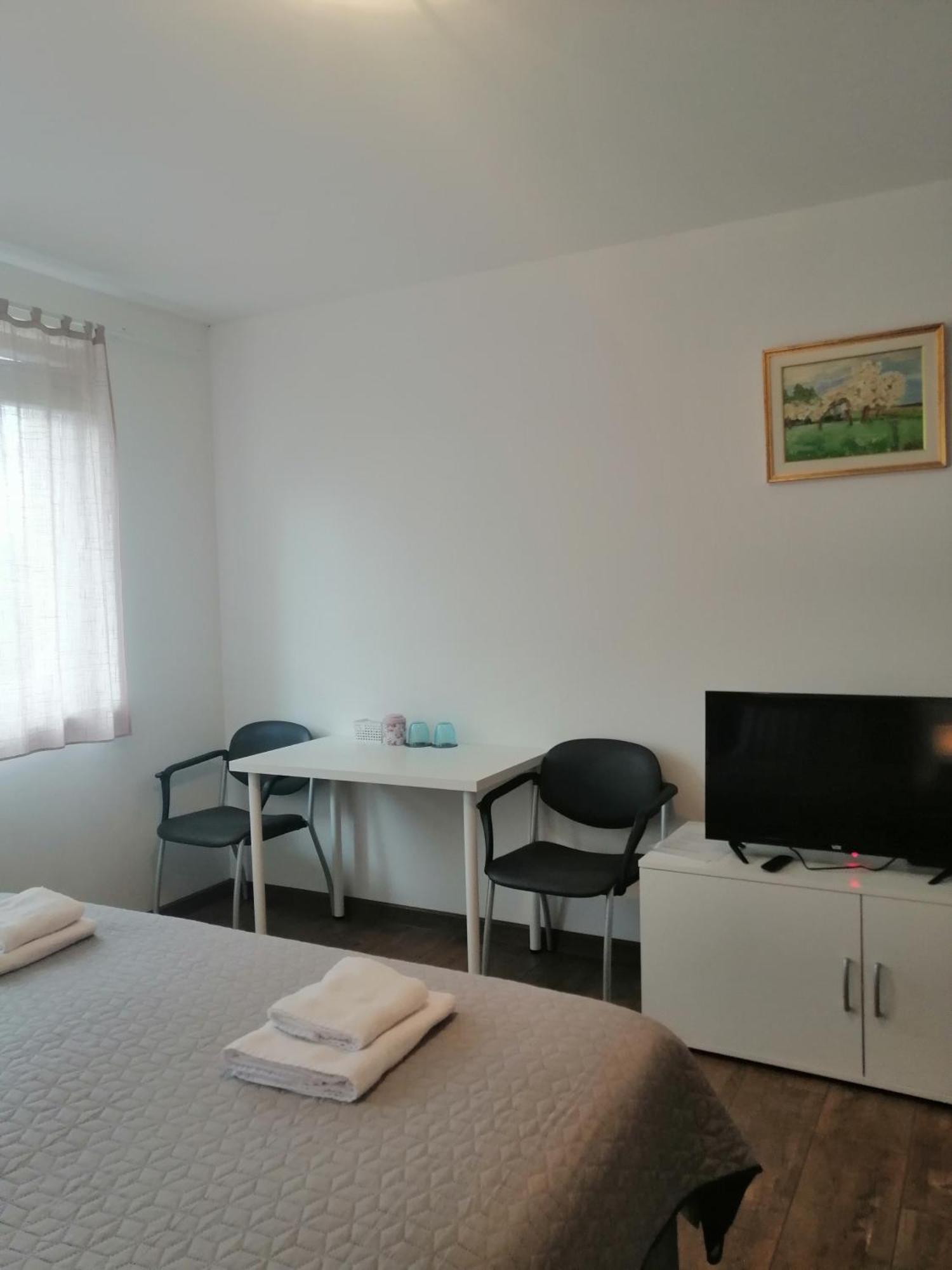 Appartamento Sobe Pri Rozi Postumia Esterno foto